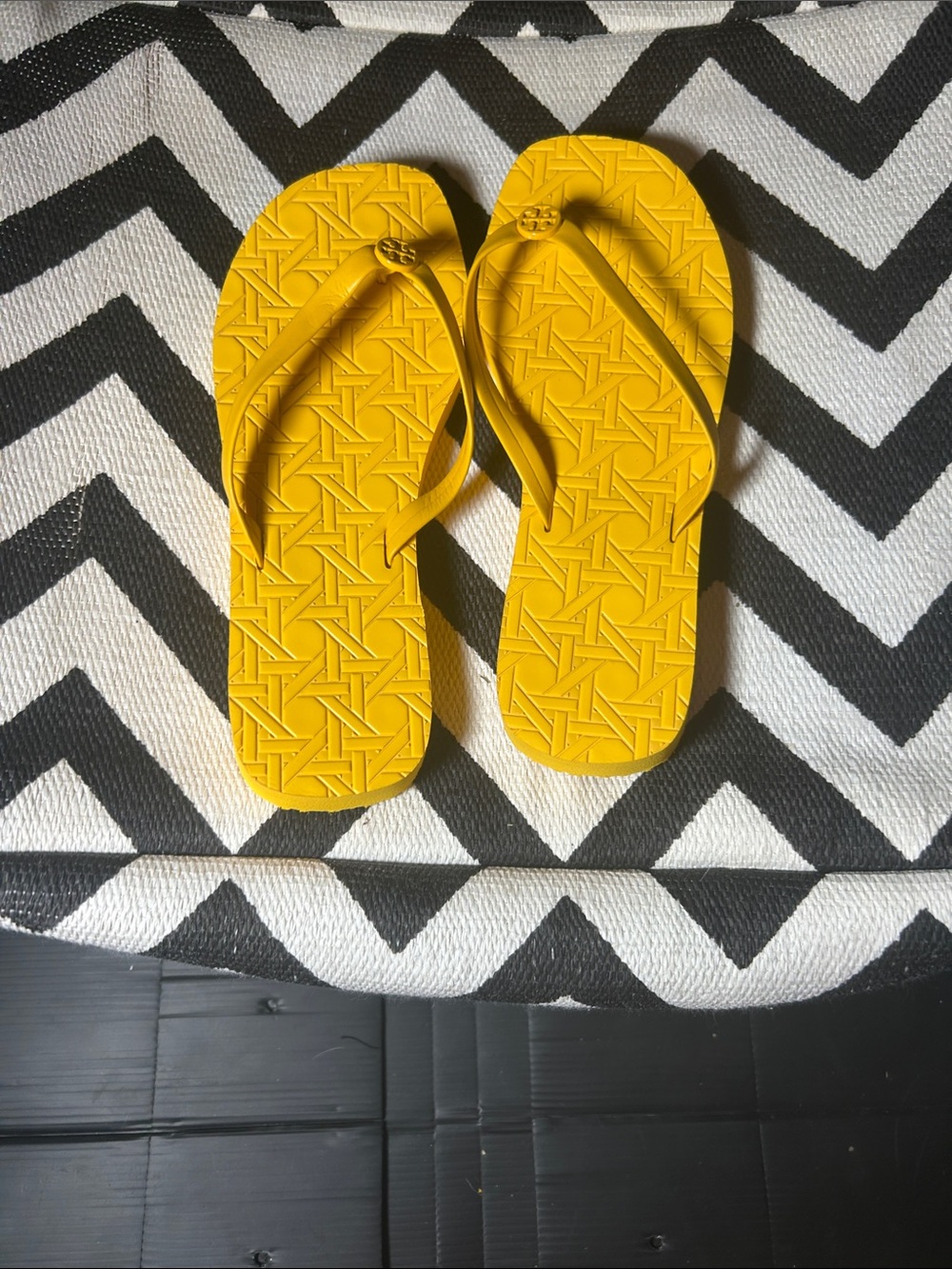 Tory Burch Bold Yellow Logo Flip Flop Sandals (Sz5)